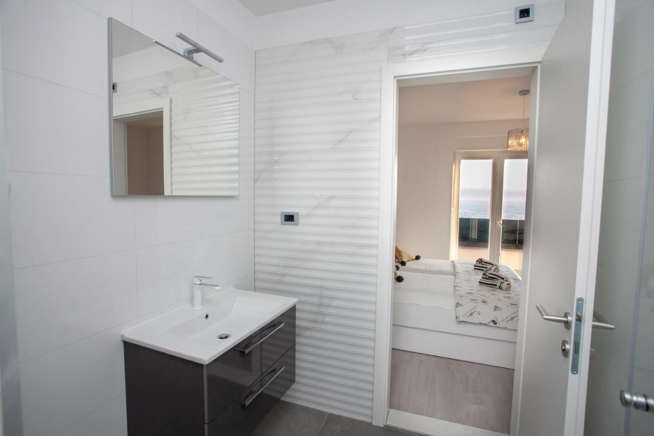 Luxury Apartments Beach Jesenice  Buitenkant foto