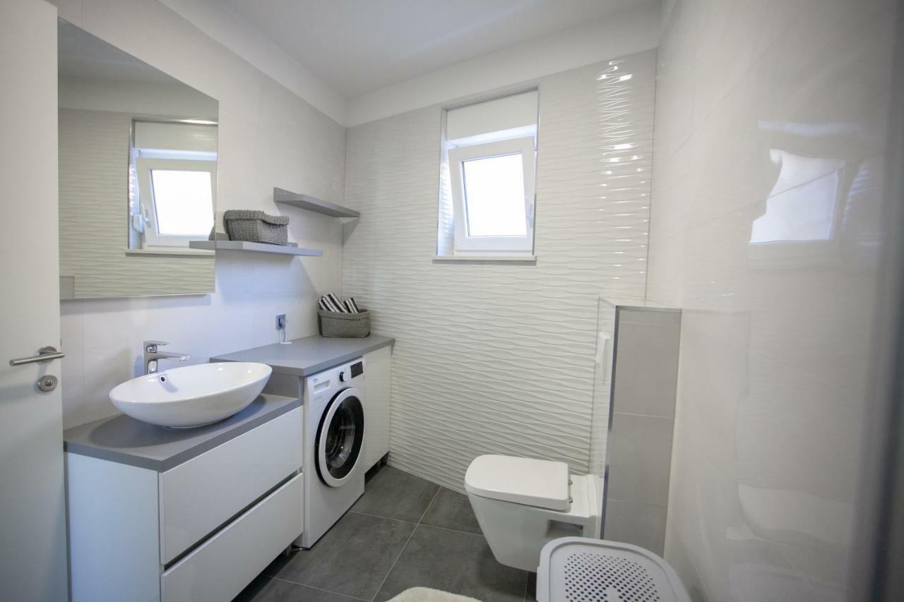 Luxury Apartments Beach Jesenice  Buitenkant foto