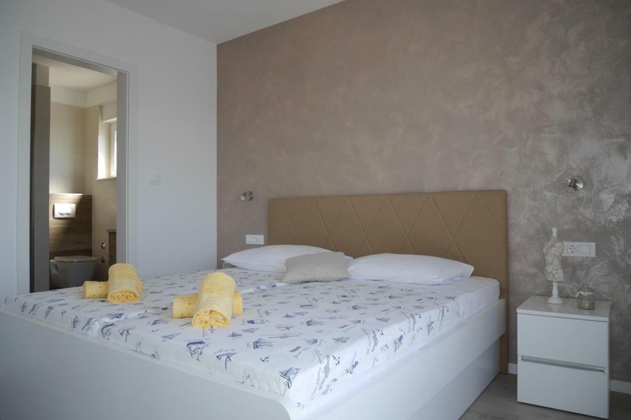 Luxury Apartments Beach Jesenice  Buitenkant foto