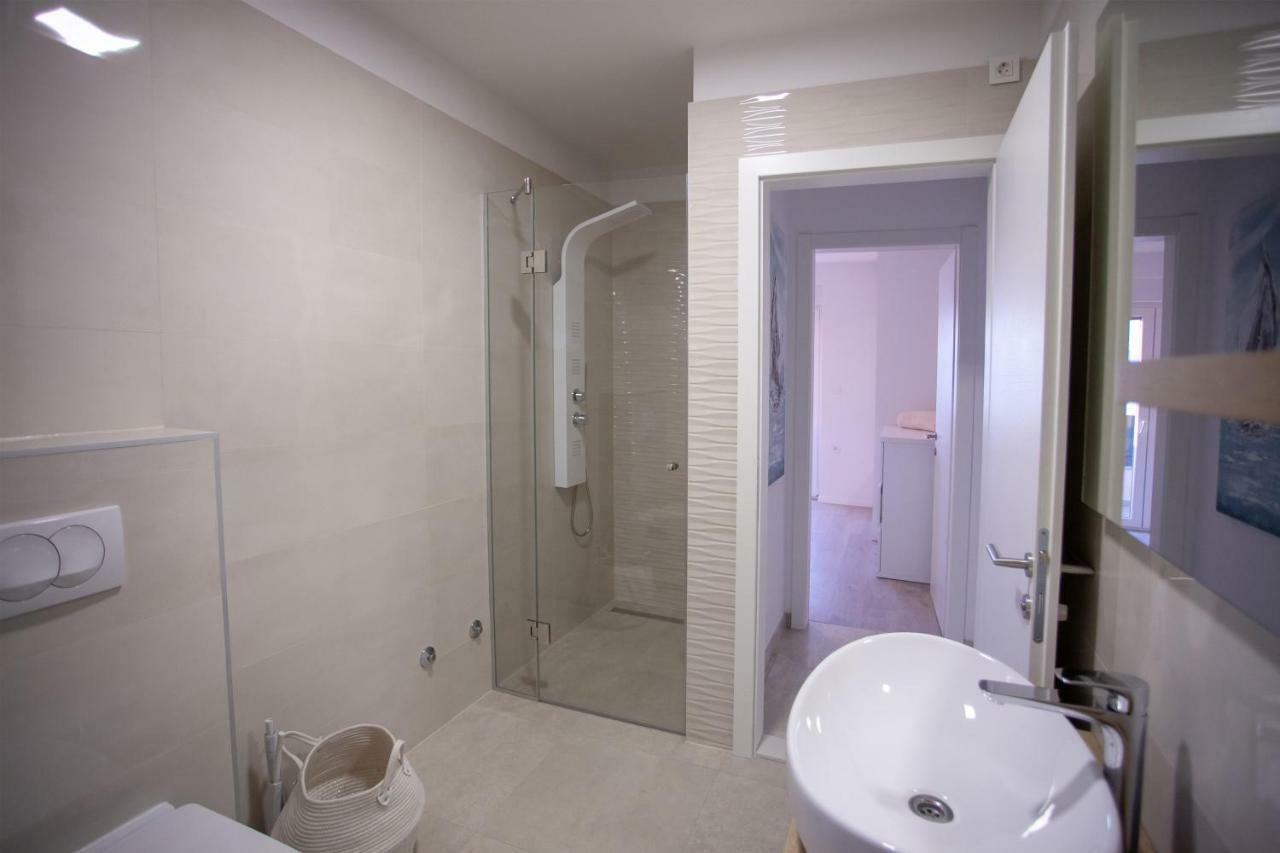 Luxury Apartments Beach Jesenice  Buitenkant foto