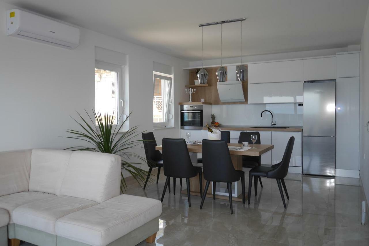 Luxury Apartments Beach Jesenice  Buitenkant foto