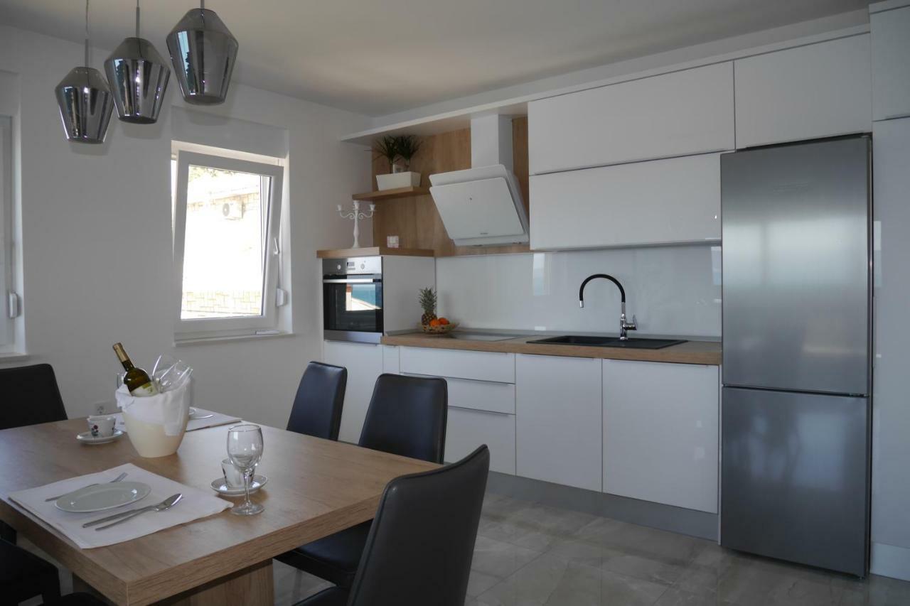 Luxury Apartments Beach Jesenice  Buitenkant foto